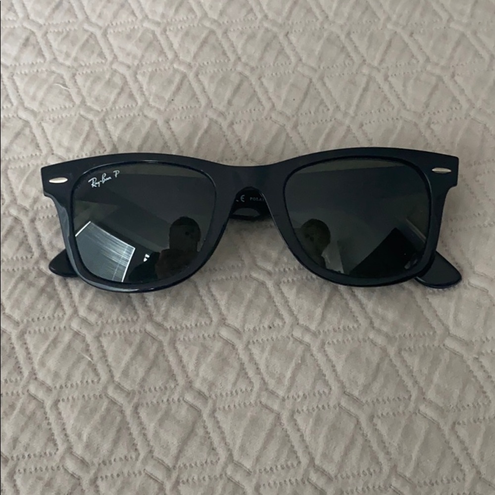 Ray Ban Polarized Wayfarer Sunglasses w Case
